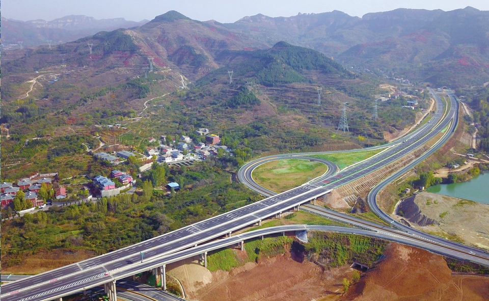 山东“最美高速”顺利通过交工验收 济泰高速计划10月27日正式通车