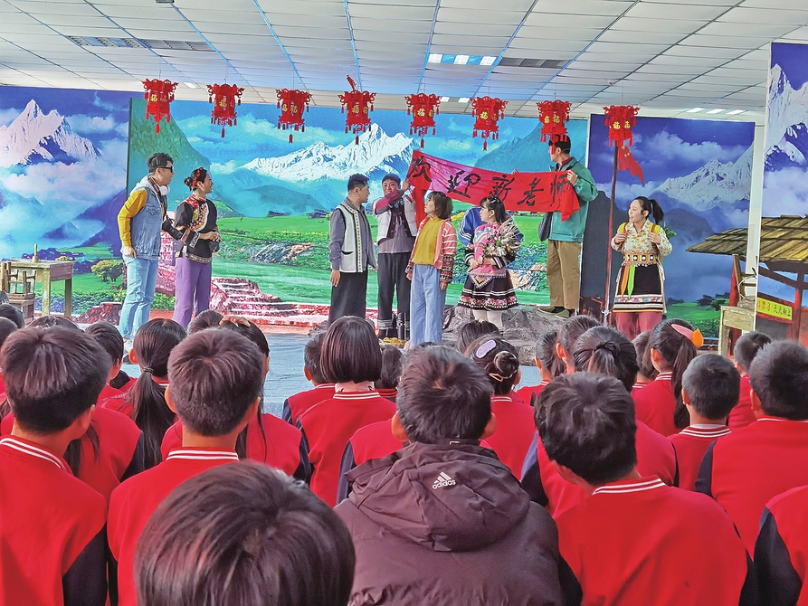 济南市文化和旅游局赴临沂开展文旅扶贫 儿童剧《童年》点燃费县儿童梦想
