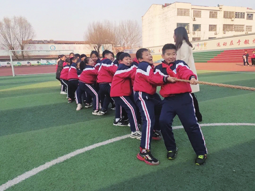莱芜区胜利小学 凝聚力量“绳”彩飞扬