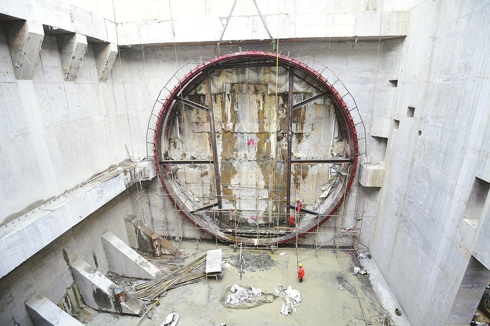 【沿着习近平总书记指引的方向前进】黄河隧道西线盾构机接收井主体完工