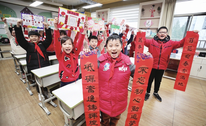 济南市中小学生陆续返校报到 疫情防控到位 开学仪式感满满