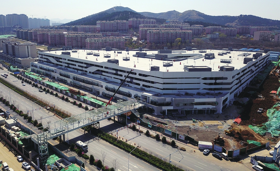 全国最大装配式停车楼配置专用过街天桥