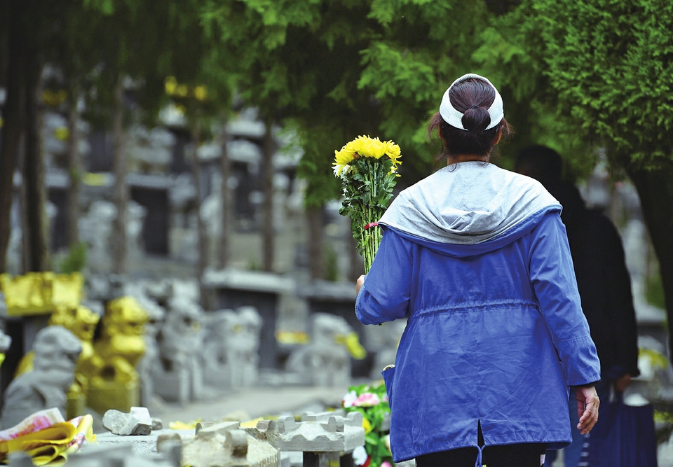 【我们的节日·清明】济南交警发布清明假期交通出行预警——今天下午是出城高峰 陵园周边道路易堵