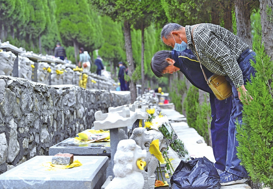 【我们的节日·清明】济南交警发布清明假期交通出行预警——今天下午是出城高峰 陵园周边道路易堵