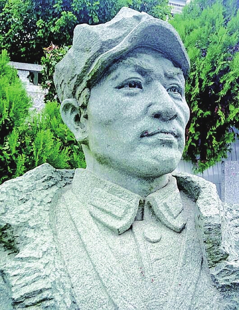 可昭日月的二万五千里长征