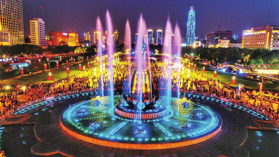 泉标被点“靓” 广场着“彩装” 泉城广场“花式”庆建党百年