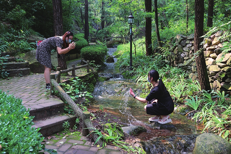 诗意红叶谷 初秋美如画