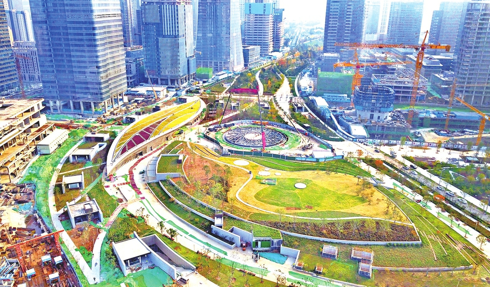 济南中央商务区轨道交通绸带公园站穹顶封顶施工