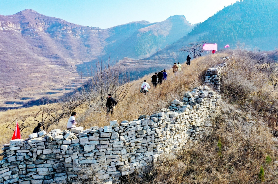 弘扬民俗文化 促进旅游发展 第五届孟姜女民俗文化节暨寻访齐长城徒步活动举行