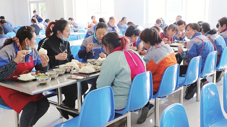 钢城经济开发区创办“中央厨房” 让企业职工吃上放心饭菜