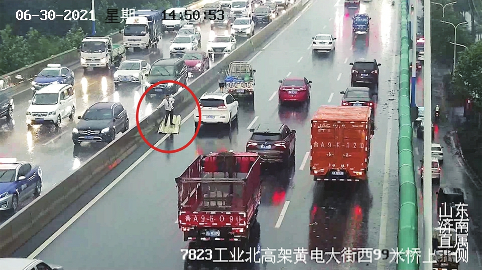 第10个“全国交通安全日”济南交警有话说——守法规知礼让 安全文明出行