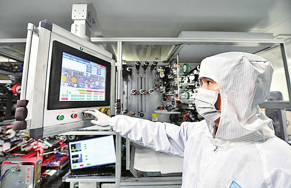 记者调查高学历青年择业新选项：离开“大厂”进工厂，他们图啥？