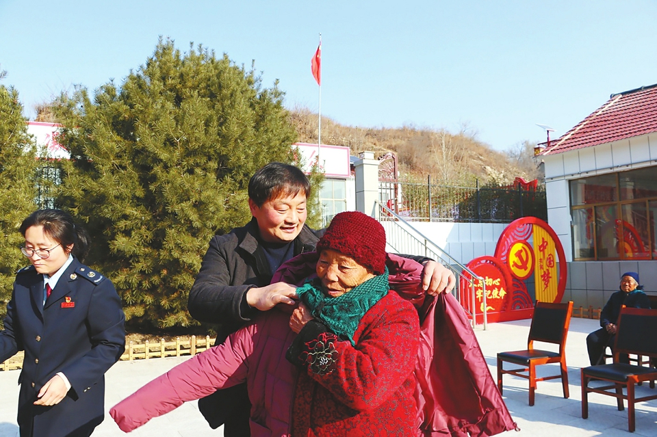 冬日送温暖 关怀暖人心——记济南市税务局驻石湾子村第一书记郭振波