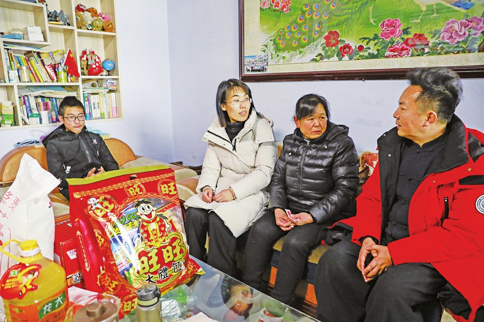 第一书记牵线搭桥爱心企业情暖乡村