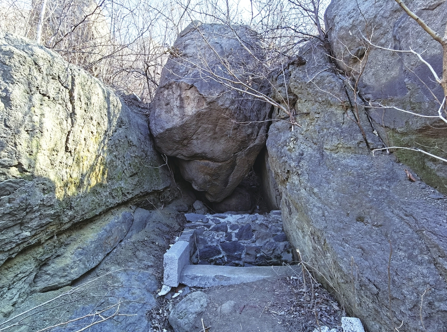 新晋名泉探访 “铁匠”凿泉井藏身药山中