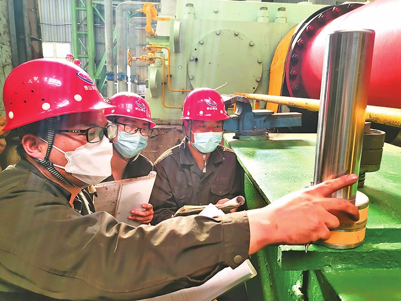 泰山钢铁集团不锈钢事业部评聘专业工程师 一线“大拿”成了“正规军”