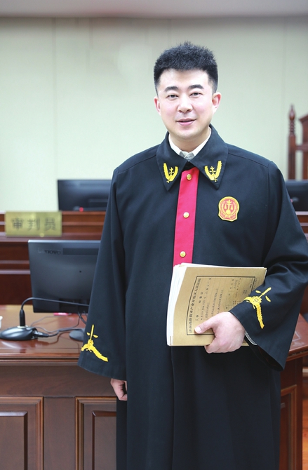 榜样引路 推动法院工作高质量发展