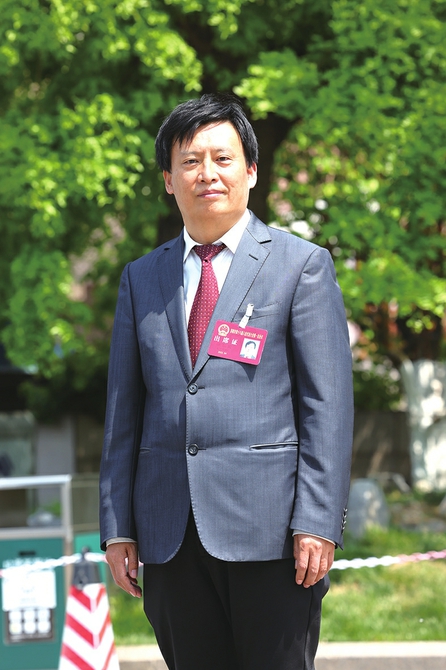 市人大代表莱钢集团党委书记董事长总经理李洪建坚定不移走好转型发展
