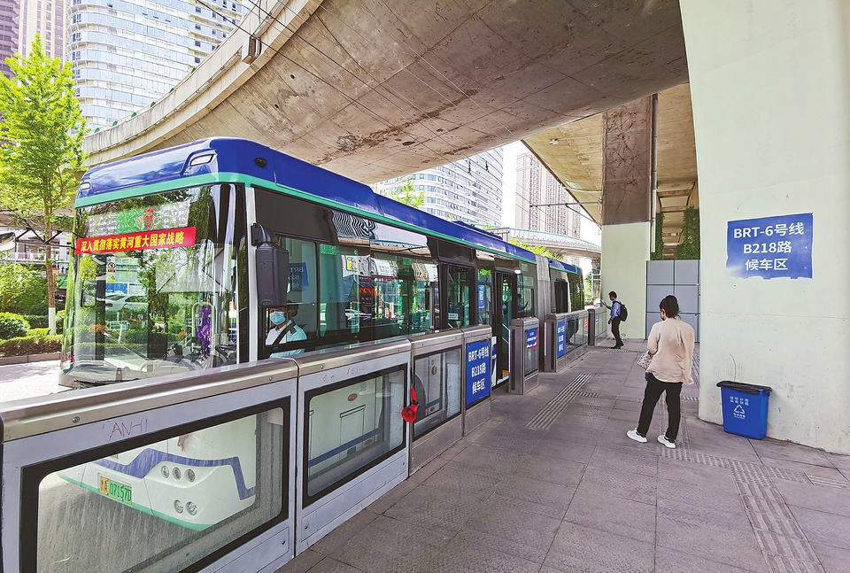 济南首批BRT站台“增容”后启用