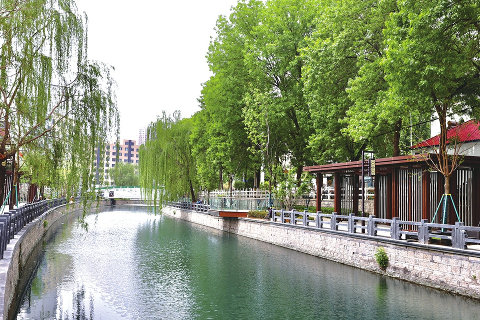 百年工商河展新貌水清岸秀景色宜人