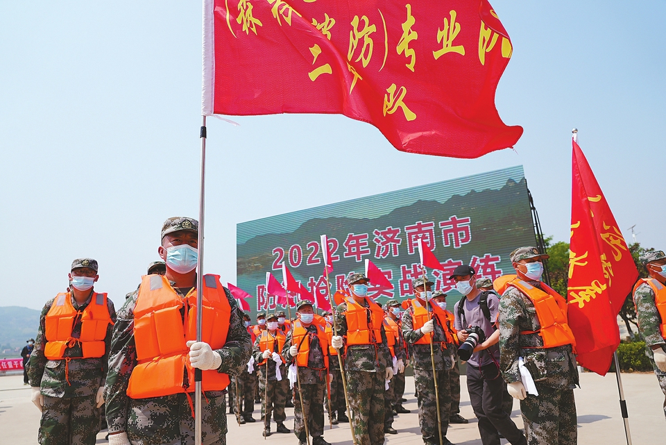 “以练为战”砺精兵 牢筑防汛“安全堤” 济南市开展2022年防汛抢险实战演练