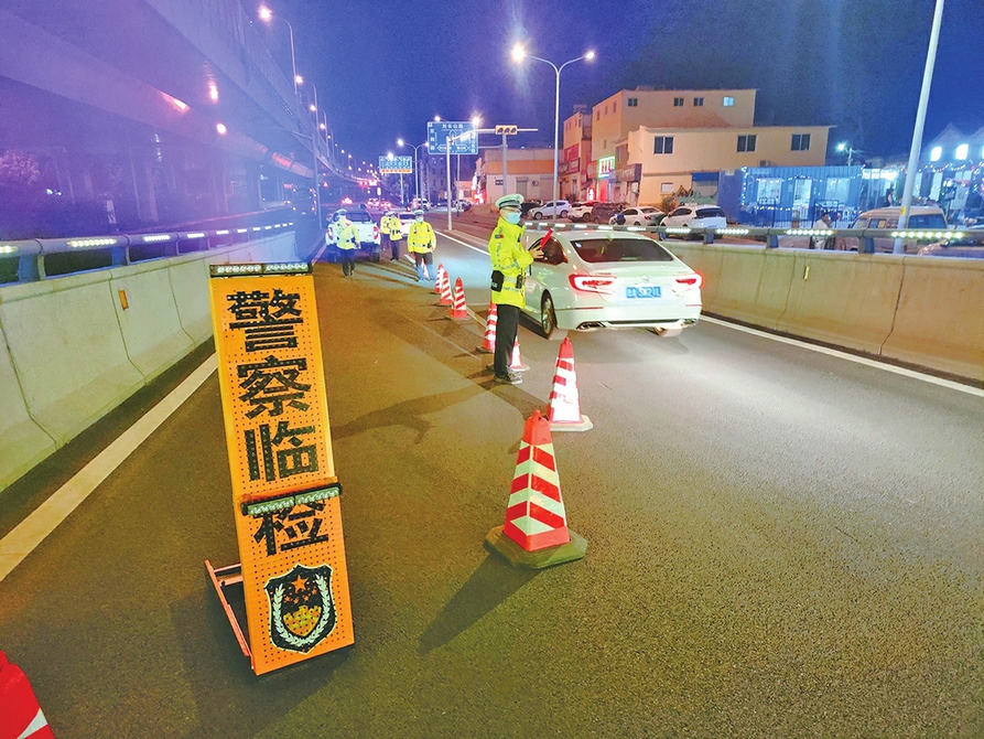 济南交警端午假期出动警力6530人次、警车1289辆次 他们的端午叫“坚守”