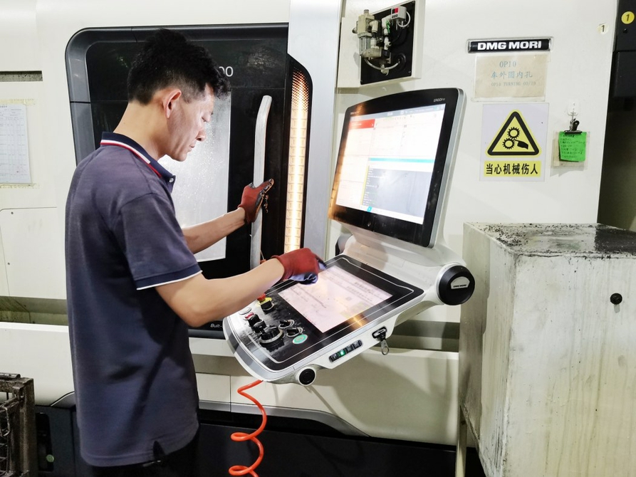 凭“智”跨越 以质取胜 智造“匠心”赢得市场“倾心”