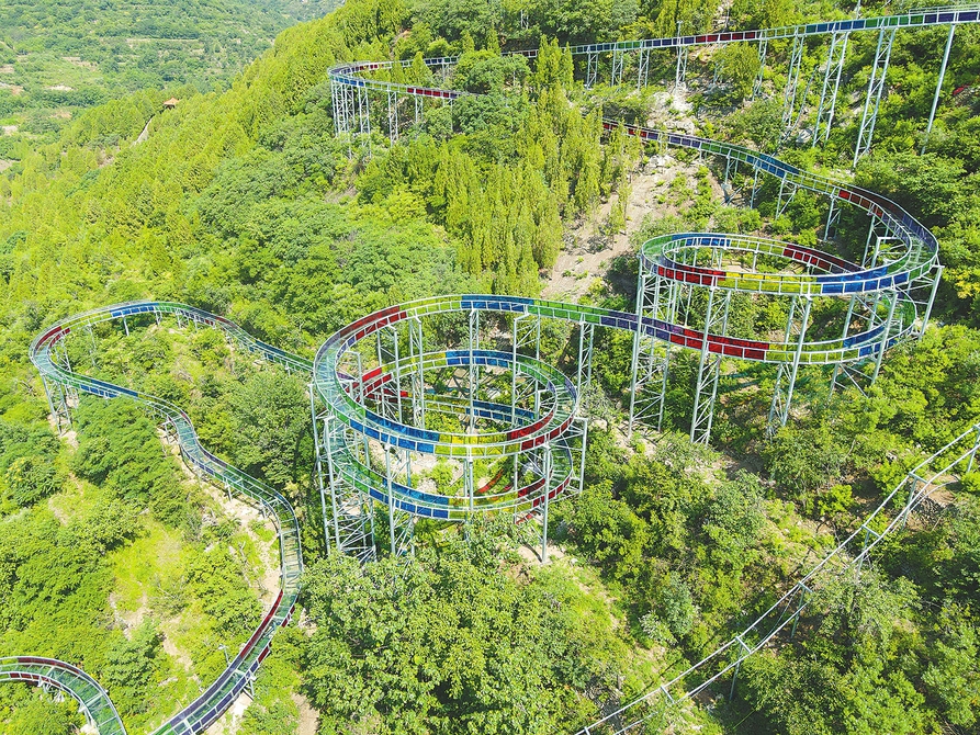 青铜山大峡谷1.8公里高空漂流 开“漂”啦！