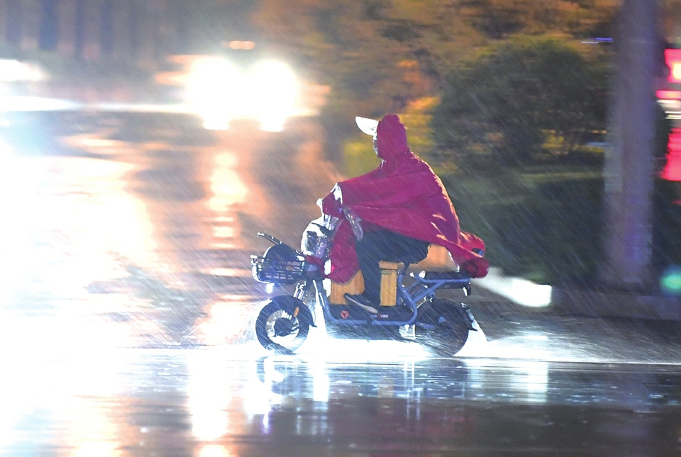 今年入汛以来最强降雨来袭 市气象台连发3个预警 月底前济南市雷阵雨接连不断