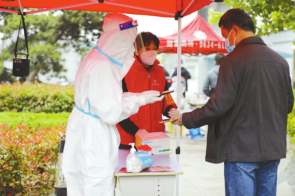 “志愿红”绘就城市新底色