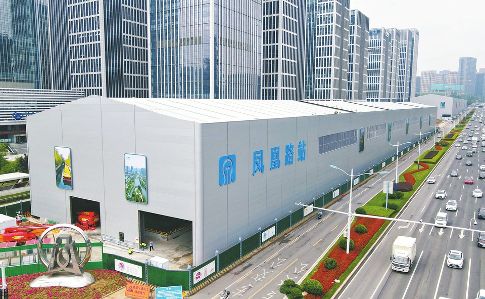 济南轨交4号线防尘隔音罩棚建成