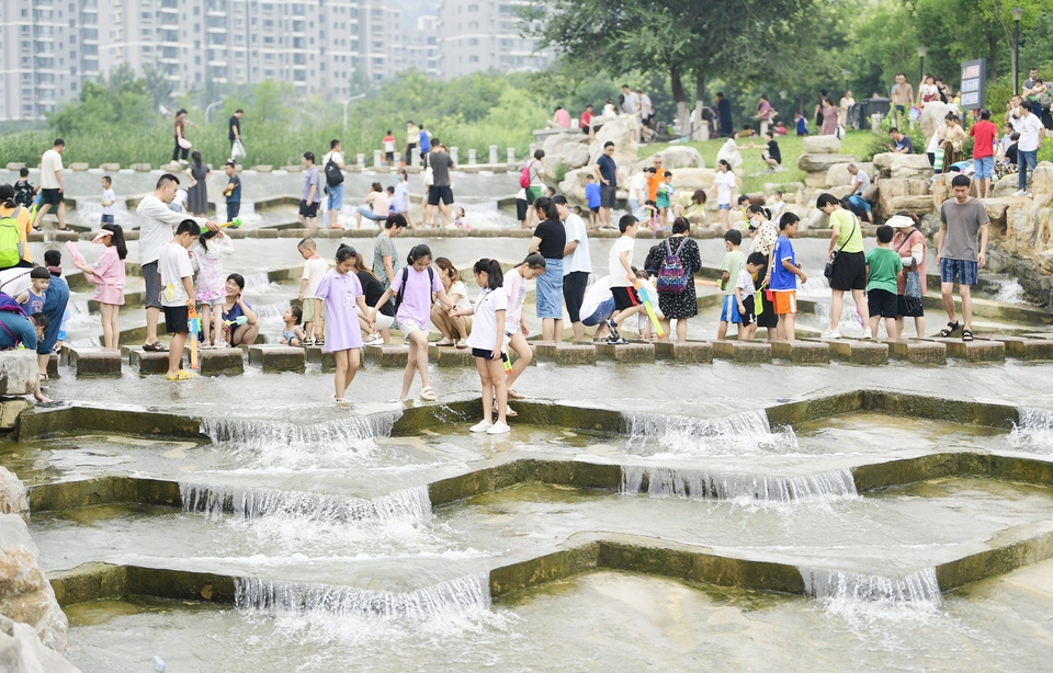降雨补源 溪流潺潺