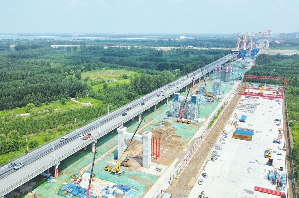 主桥墩“蹿升”超老桥,济南黄河大桥新桥建设进展顺利