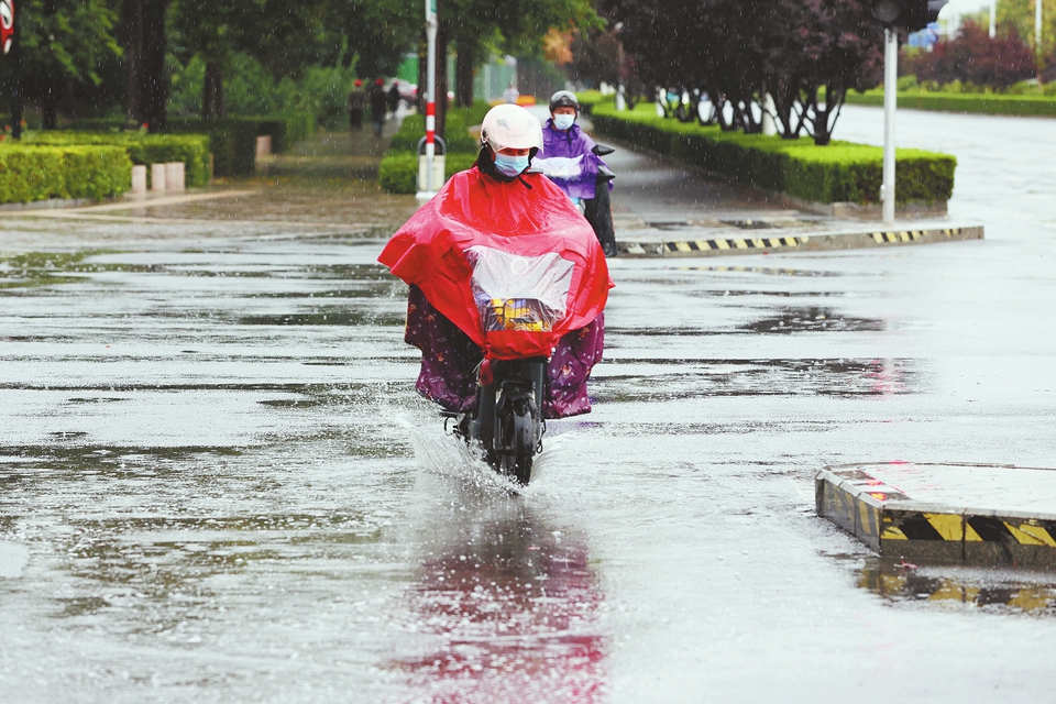 雷阵雨还要连下3天 周末高温或卷土重来
