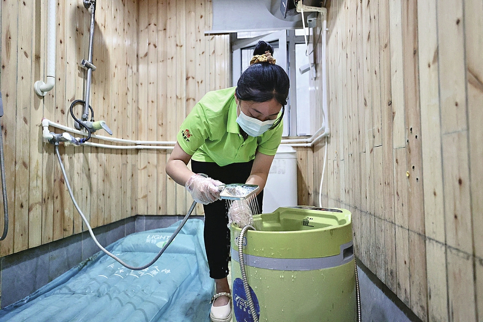 融媒·画像丨一位26岁的姑娘,与她打破传统观念的职业选择——我为老人洗个澡