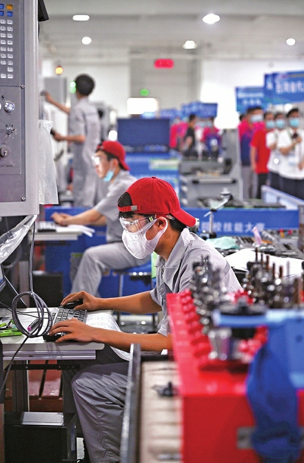 2022年全国职业院校技能大赛中职组数控综合应用技术赛项圆满落幕 历城职专仨小伙儿摘得国赛金牌