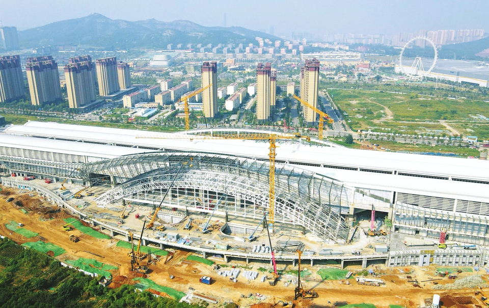 济莱高铁历城站“旭日东升”主立面显现