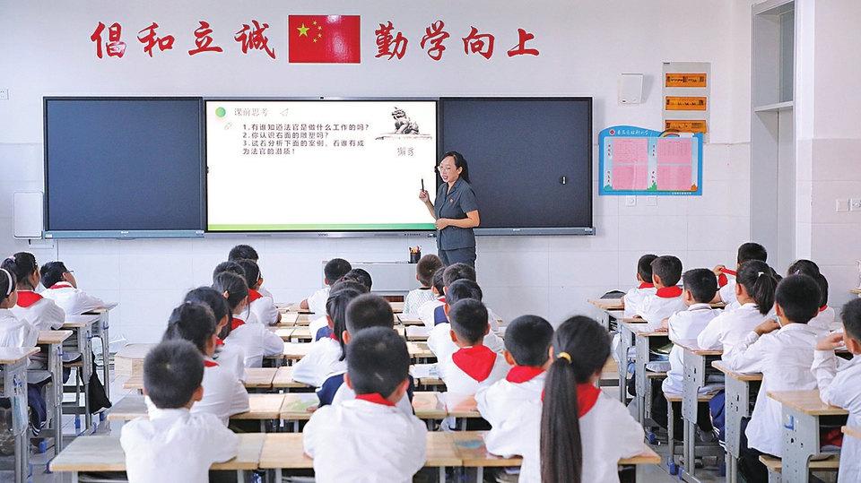 莱芜区法院法治教育进校园