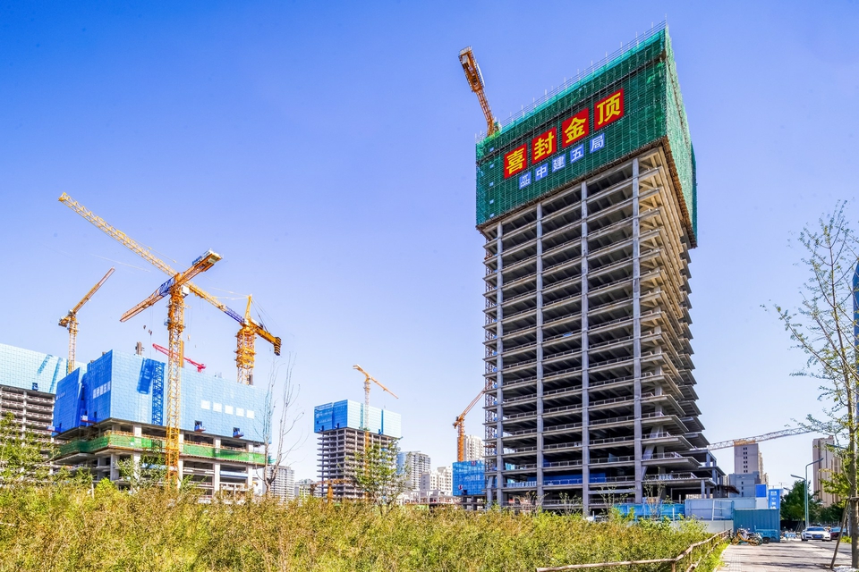 济南：330米中信泰富超高层副塔封顶
