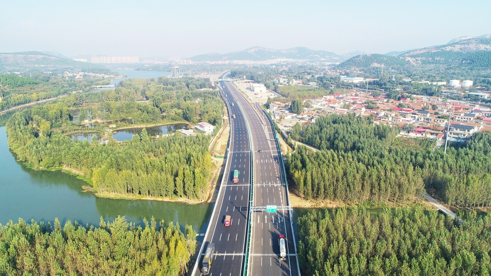 国内首条“6改8”高速公路助力济泰协同发展 京台高速济泰段改扩建项目建成通车