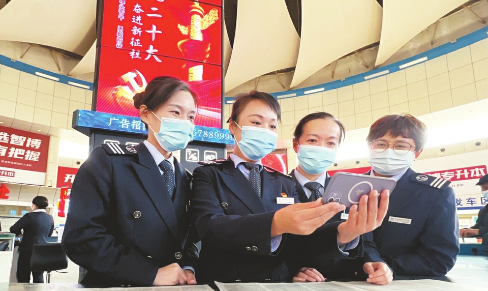 扎根在基层 奋斗向未来