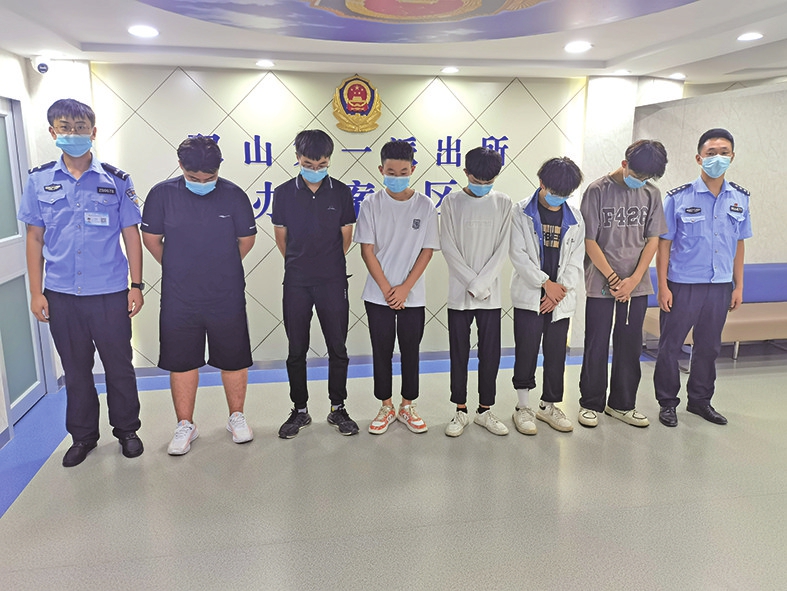 章丘公安分局双山一所守护平安再“加码” 三三制强化巡防