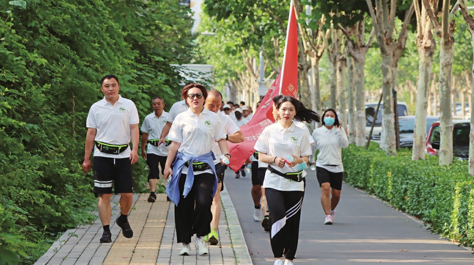 王舍人街道“幸福柳下”绘就高质量发展时代画卷