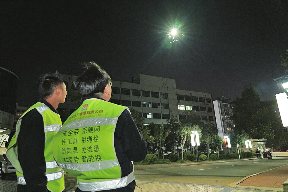 供暖季的巡检，全靠一支无人机团队的“火眼金睛”——空中夜行记