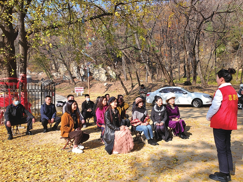 银杏树下来宣讲