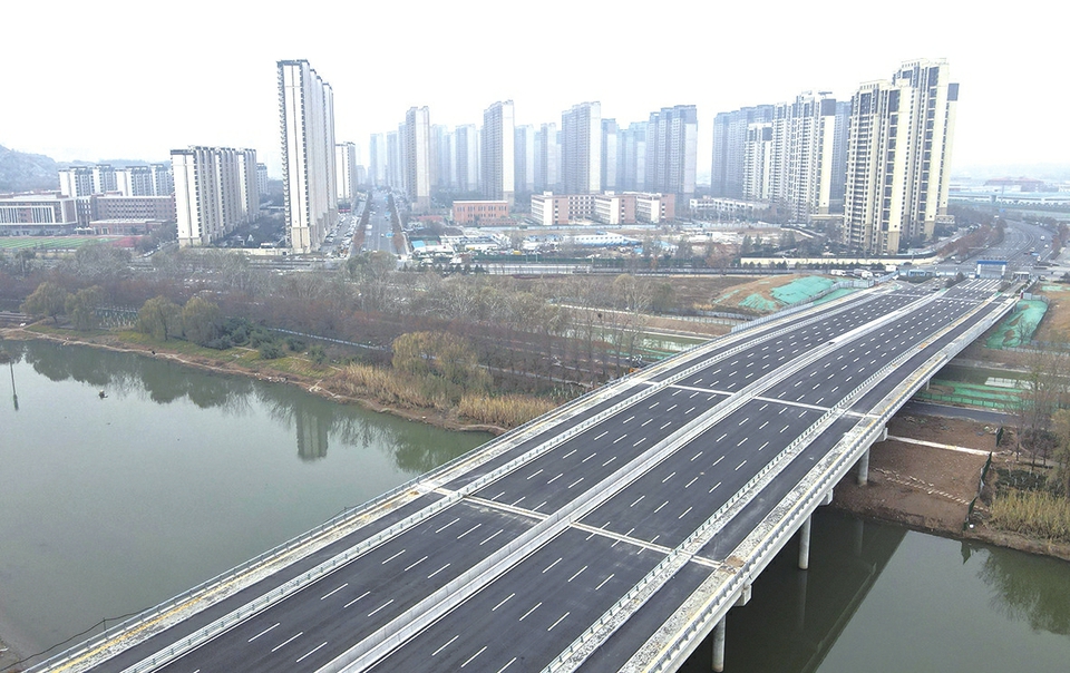 华山片区再添南北主干道 奥体中路跨小清河桥具备通车条件  