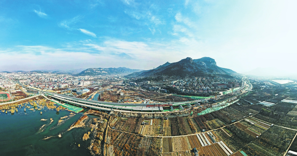 仲宫大桥右半幅新桥架梁过半