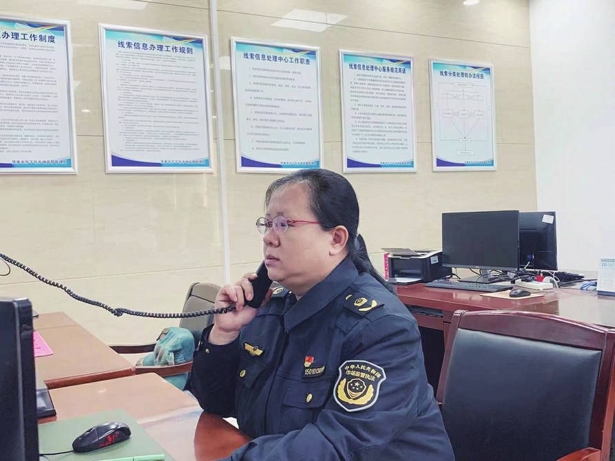 历下区市场监管局热线服务中心主任白晓方 “一条暖心线，一种‘滴水穿石’的韧劲”