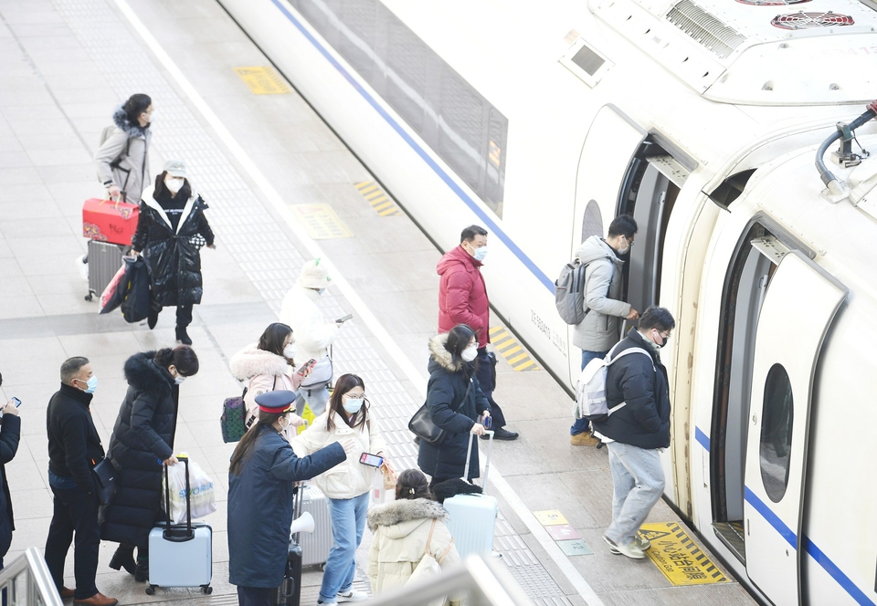 春节假期第一天 济南火车站客流回落