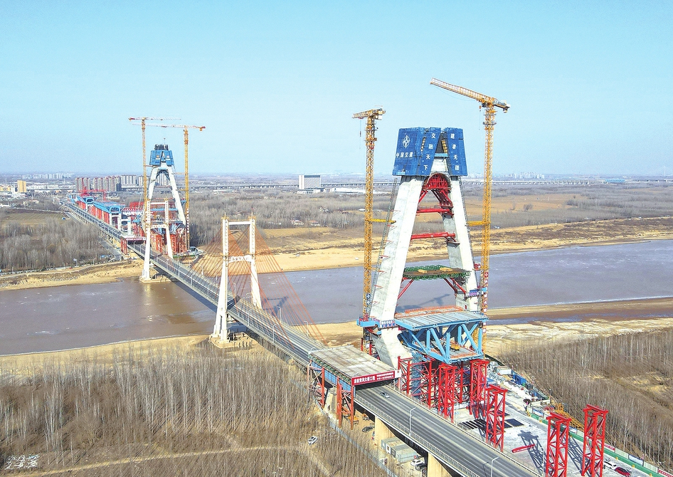 G104京岚线济南黄河公路大桥工程建设日新月异 宝瓶主塔现雏形